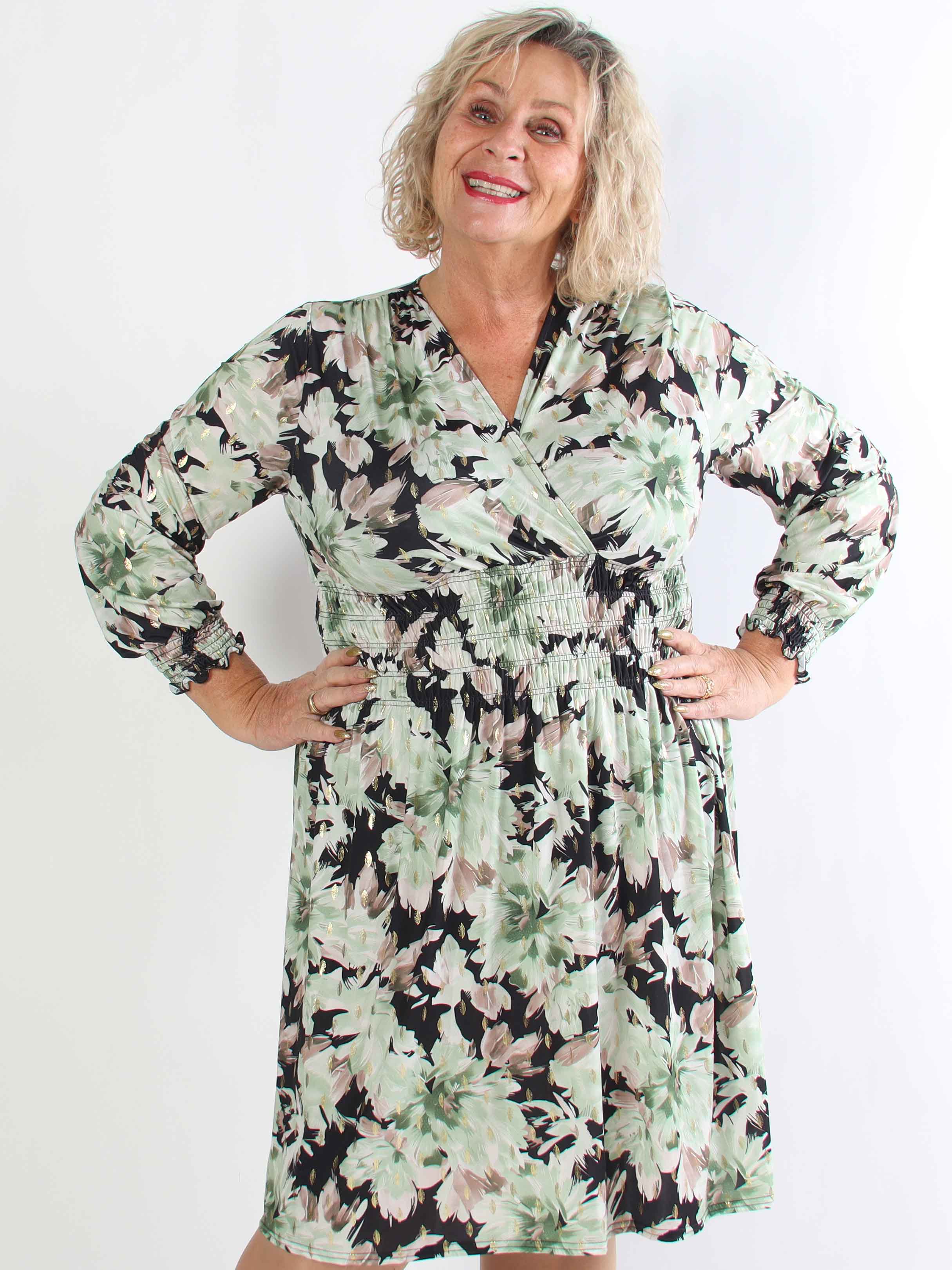 Pams Flora Short L/S - Plus size kjole i krølfrit stof med lange ærmer